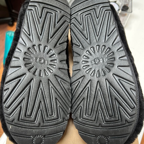 Ugg Classic Cozy Bootie- Women Size 8 - Picture 8 of 10